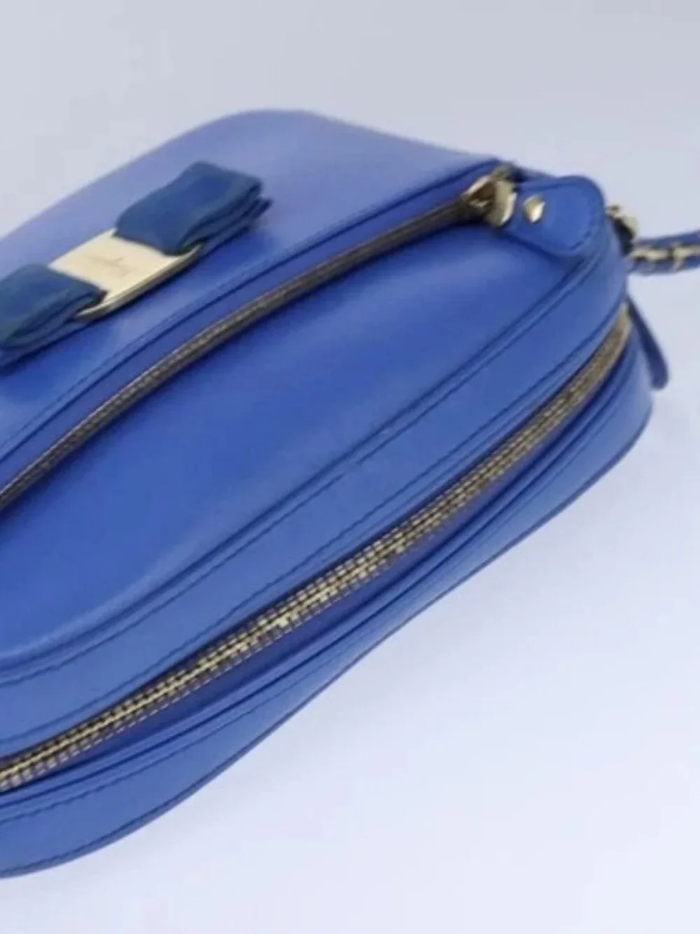 Salvatore Ferragamo Vala Chain Shoulder Bag Leather Blue Gold Auth 106166